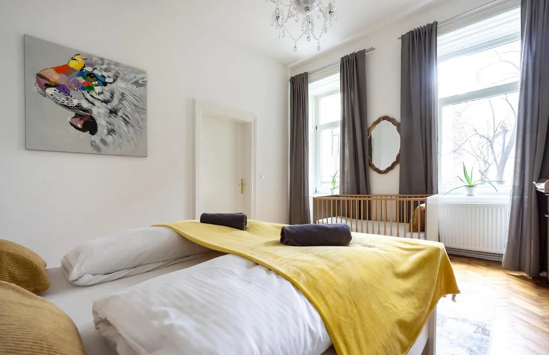Central Apartment In Viennese Old Building-1