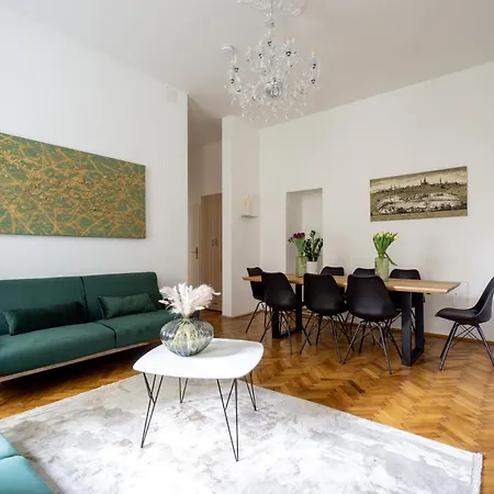 Central Apartment In Viennese Old Building-2