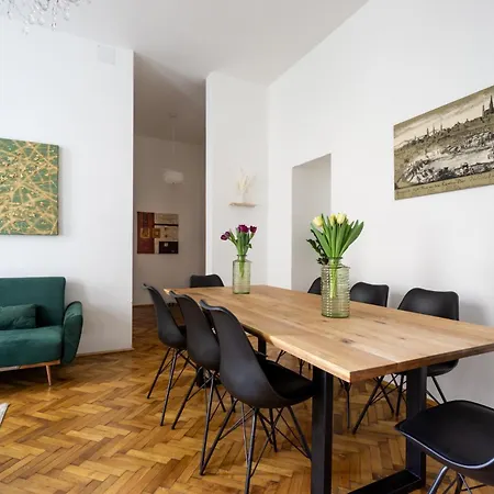 Central Apartment In Viennese Old Building-3